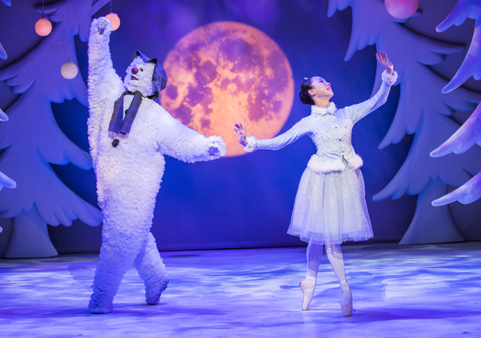 Birmingham Repertory Theatre_The Snowman_Credit Tristram Kenton_5